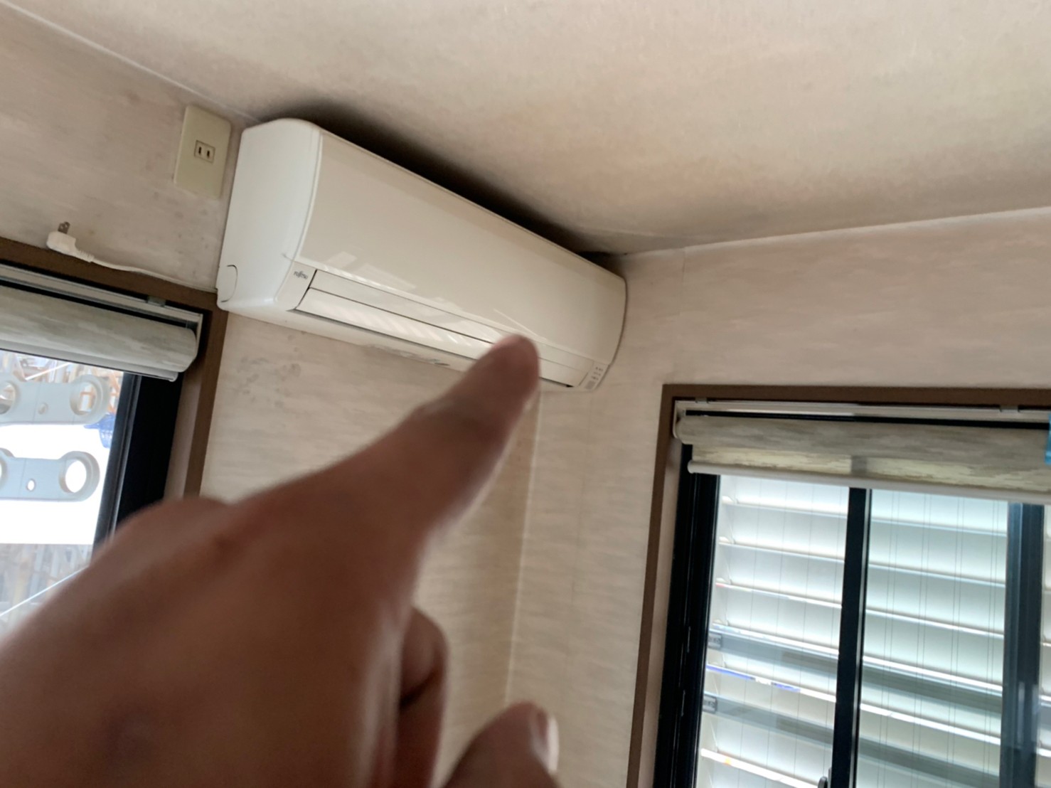 エアコン上の天井雨漏り発生個所